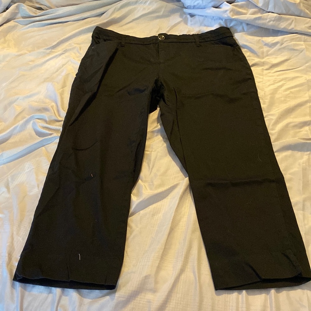 Black capris